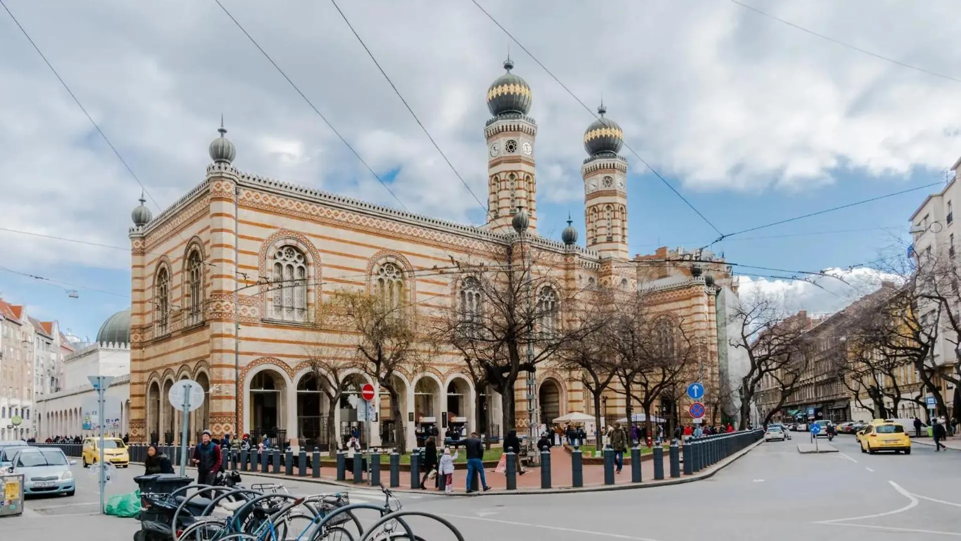 Colorful Apartment Next To Gozsdu And Synagogue Budapest
